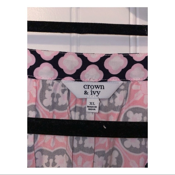 NWT Crown & Ivy Printed Blouse - Picture 4 of 4